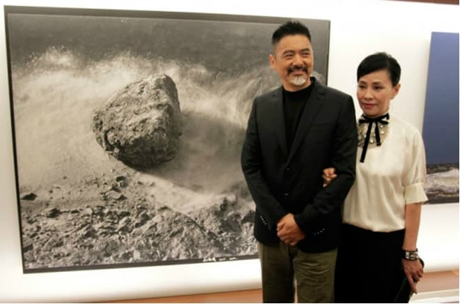 Чоу Юньфат с женой в 2018 году
