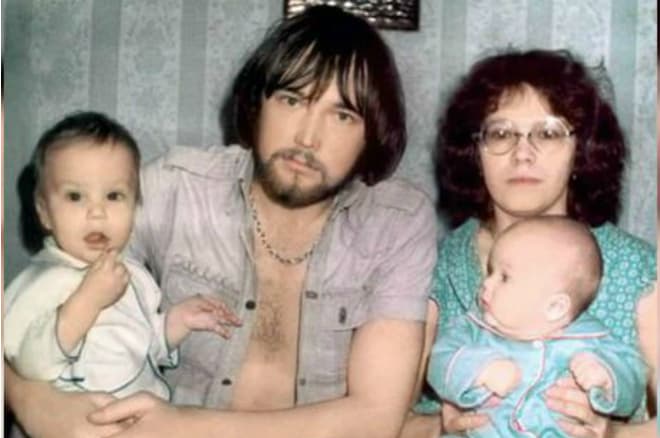 Андрей Чадов с младшим братом и родителями