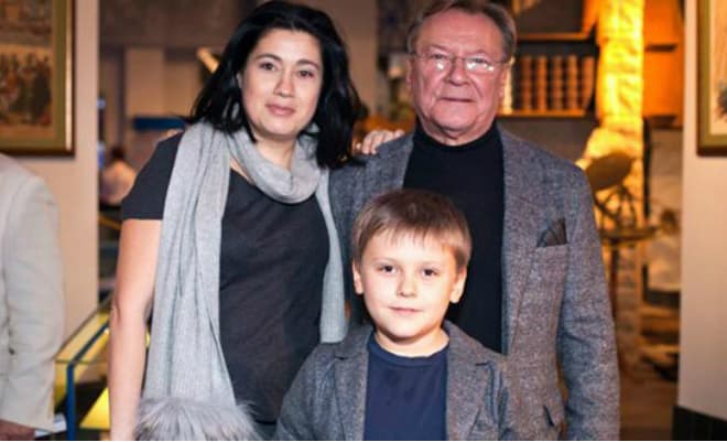 Сергей Шакуров с женой Екатериной Бабаловой и сыном