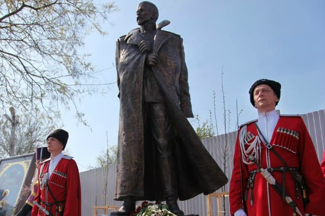 Памятник генералу Корнилову в Краснодаре