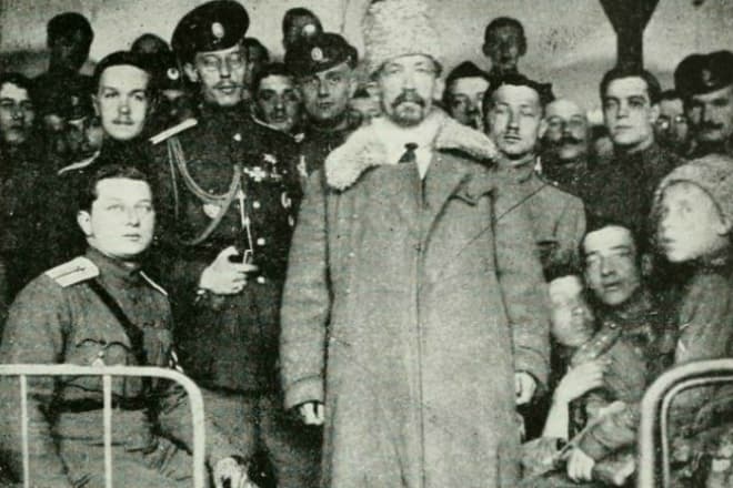 Генерал Корнилов с офицерами Корниловского полка