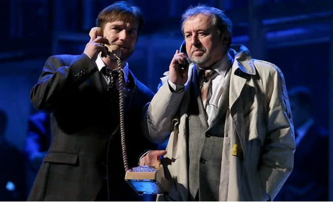 Петр Красилов и Андрей Бажин в спектакле "Демократия" в 2018 году