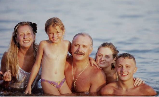 Надежда Михалкова с семьей
