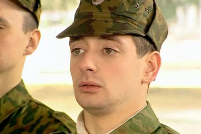 Антон Эльдаров в сериале «Солдаты»