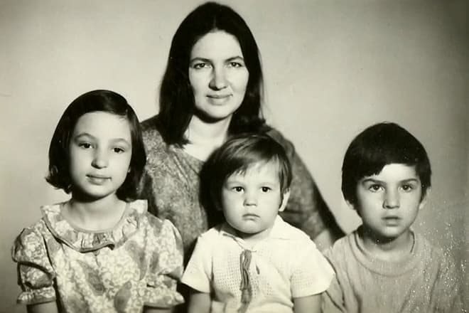 Жена и дети Александра Проханова