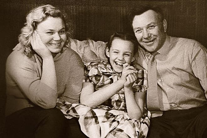 Борис Чирков с женой и дочерью