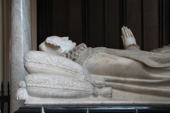 Саркофаг Марии Стюарт в Вестминстерском аббатстве