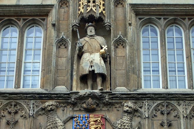Статуя Генриха VIII