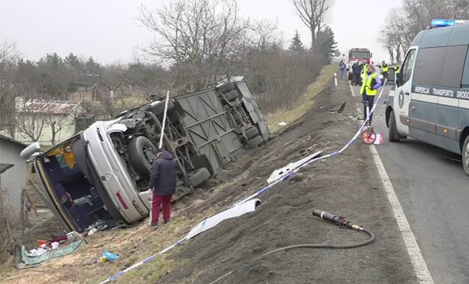 Автобус с российскими туристами  в Польше улетел в кювет после аварии