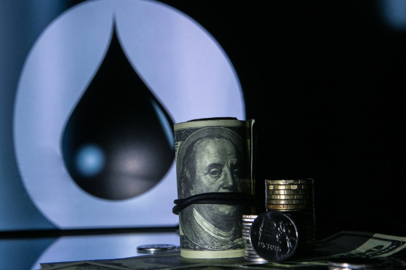 Скачки цен на нефть отразятся на рубле