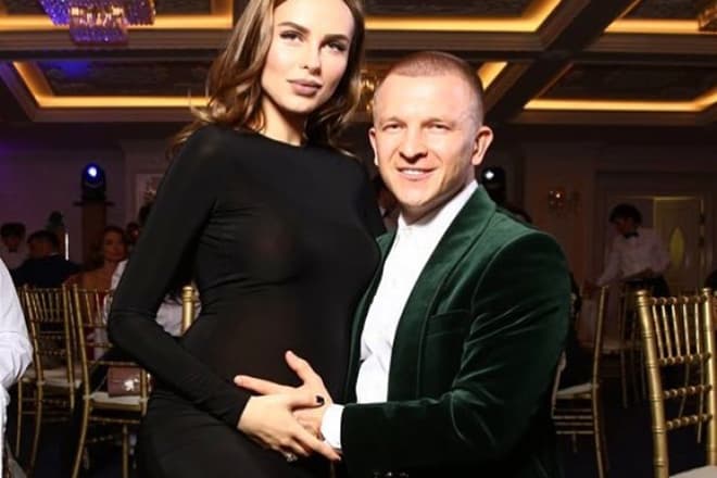 Беременная Ханна с мужем в 2018 году