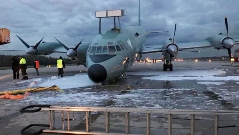 Ил-38 после аварийной посадки