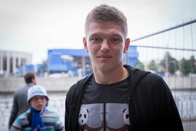 Футболист Олег Шатов