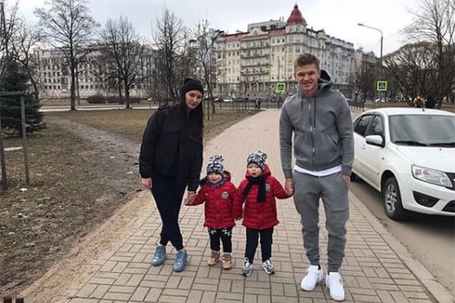 Олег Шатов с семьей