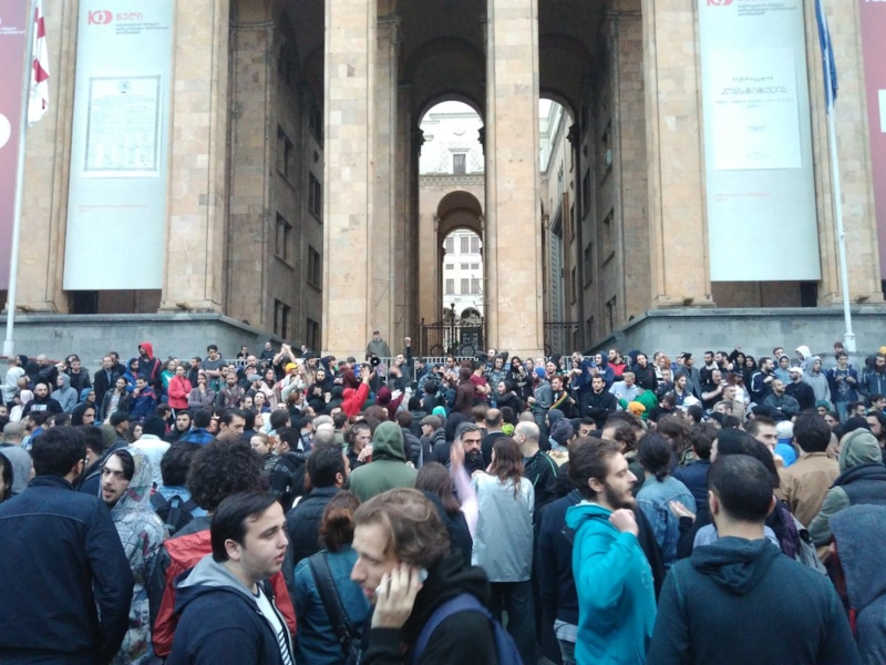 Протесты перед зданием парламента Тбилиси