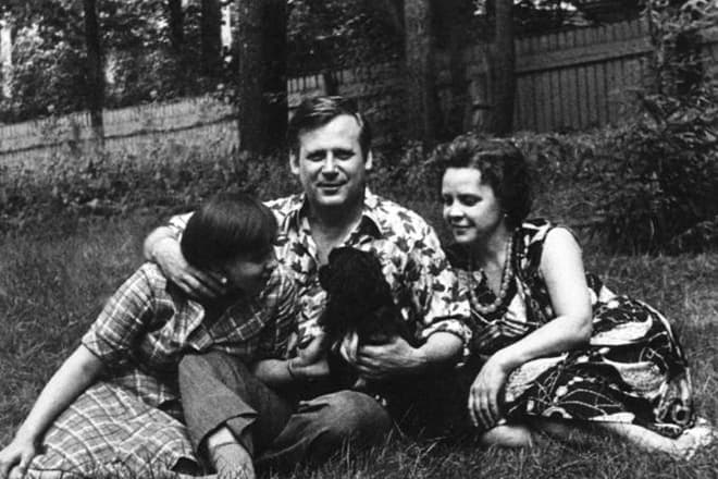 Николай Рыжков с женой Людмилой и дочерью Мариной