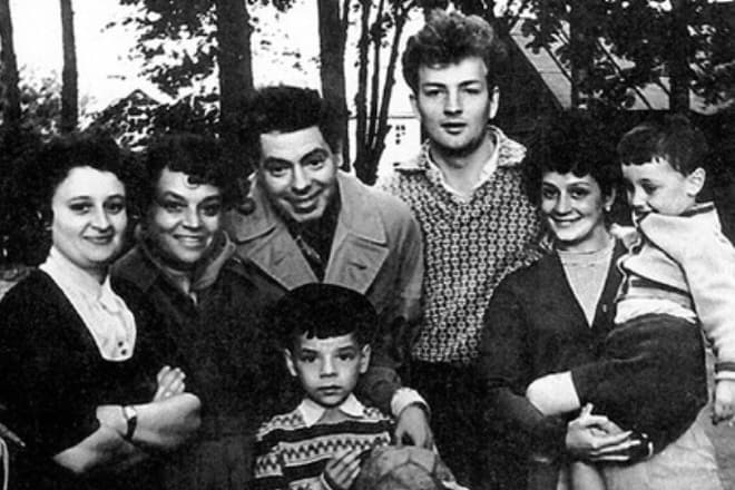 Екатерина Райкина с родителями, братом и первым мужем Михаилом Державиным
