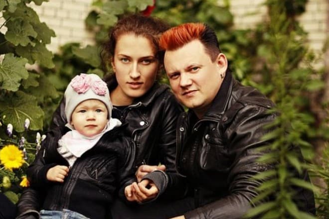 Андрей Князев и его жена Агата Нигровская с дочерью Алисой