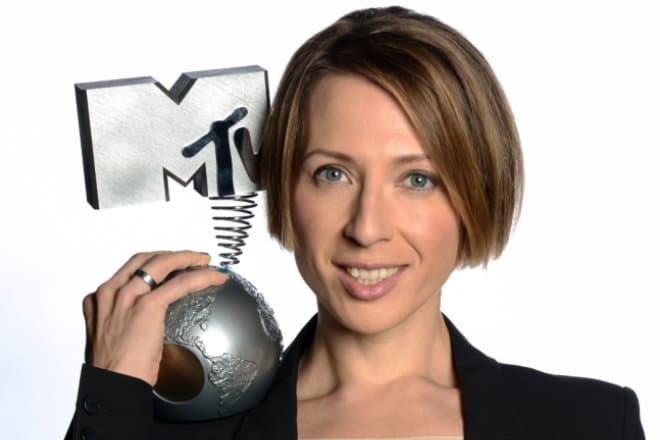 С октября 2013 года Яна Чурикова является генеральным директором канала «MTV Россия»