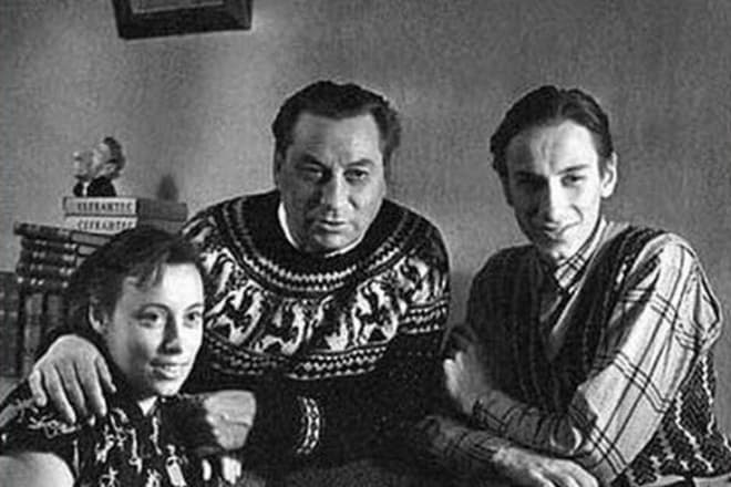 Василий Меркурьев с семьей