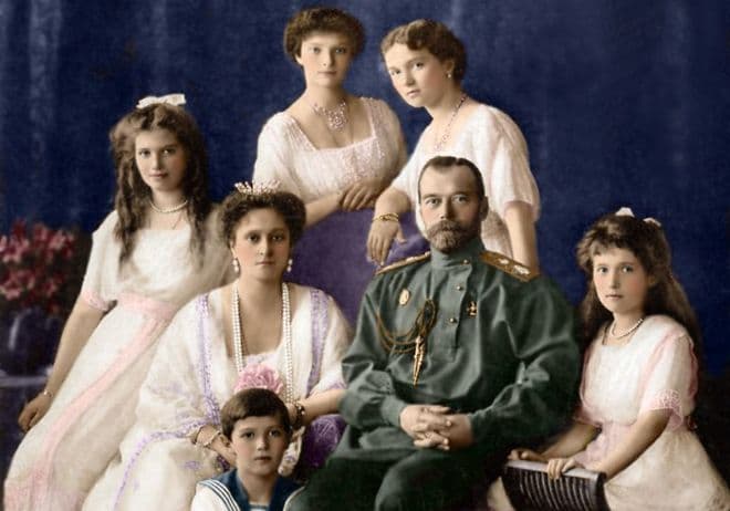 Александра Федоровна и Николай II с детьми
