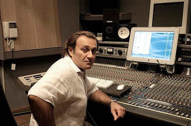 Валерий Курас в студии звукозаписи