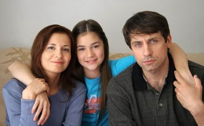 Анна Дюкова с мужем и дочерью