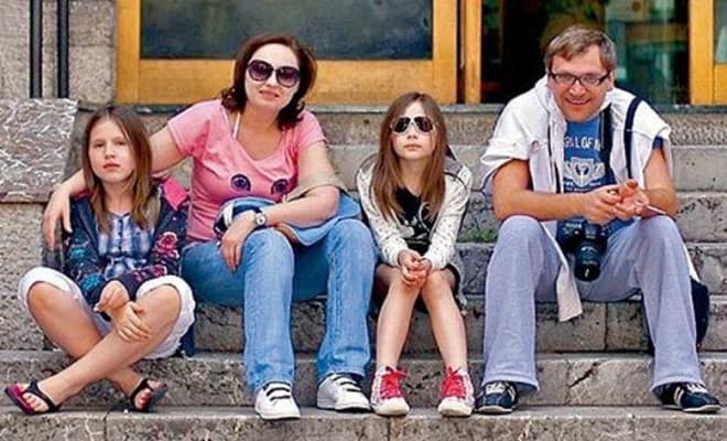 Вадим Такменев с женой и детьми
