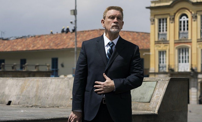 Фильм «22 мили»: актер Джон Малкович в роли Бишопа Фильм «22 мили»: актер Джон Малкович в роли Бишопа