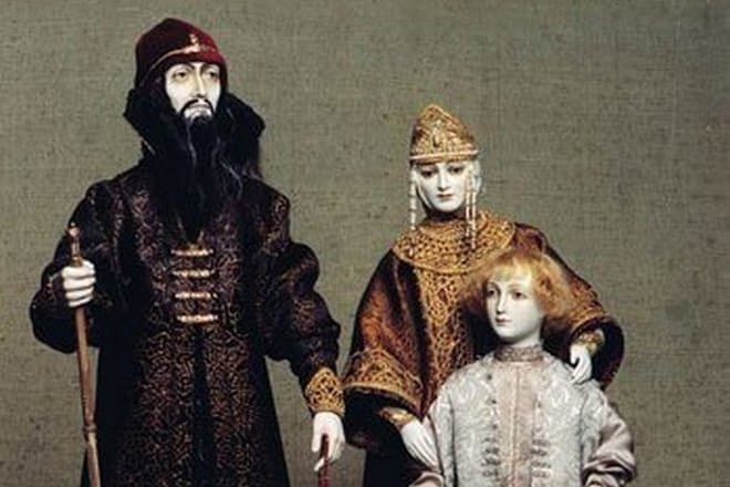 Куклы, изображающие Ивана Грозного, Марию Нагую и их сына Дмитрия