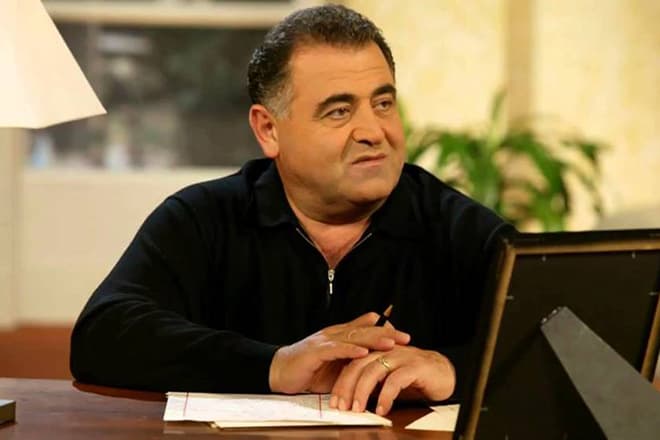 В Эчмиадзине скончался известный армянский певец Арам Асатрян