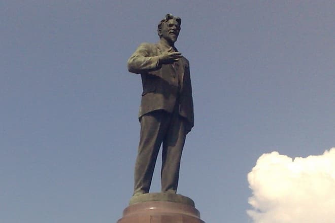 Памятник Михаилу Калинину в Калининграде 