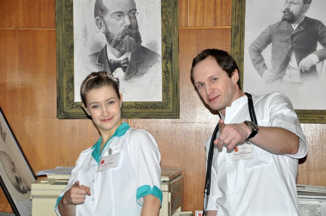 Дарья Хорошилова и Иван Шибанов на съемках сериала "Практика"