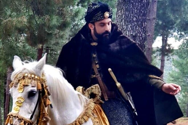 Али Эрсан Дуру в сериале «Султан моего сердца»