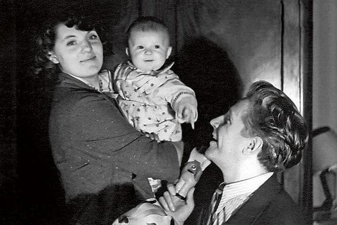 Игорь Владимиров и Зинаида Шарко с сыном Иваном
