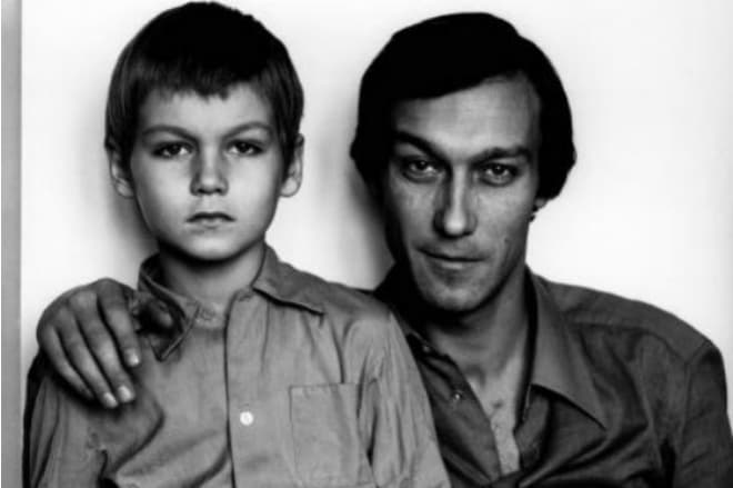Филипп Янковский в детстве с отцом Олегом Янковским