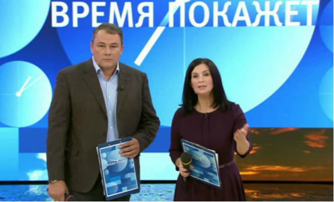  Петр Толстой и Екатерина Стриженова вели ток-шоу «Время покажет»