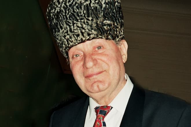 Махмуд Эсамбаев в папахе