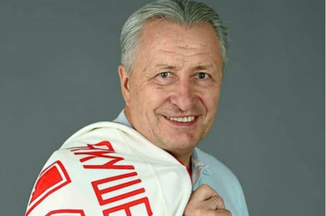 Советский хоккеист и тренер Александр Якушев