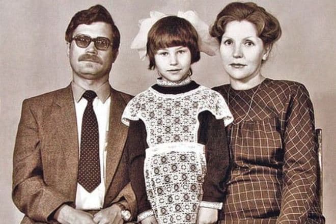 Светлана Камынина в детстве с родителями