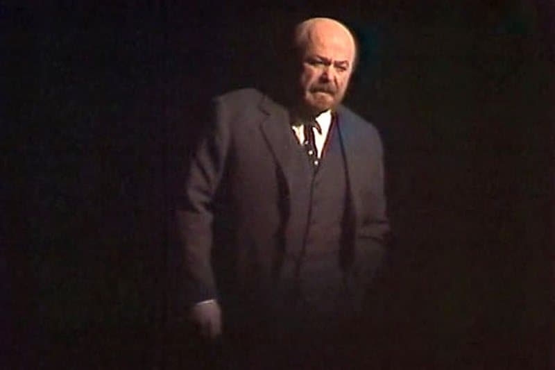 Александр Калягин в роли Ленина (кадр из фильма-спектакля «Так победим!»)