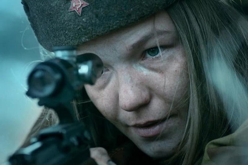 Александра Тюфтей в роли снайпера Марии Белой (кадр из фильма «Черные бушлаты»)