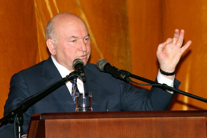 Политик Юрий Лужков