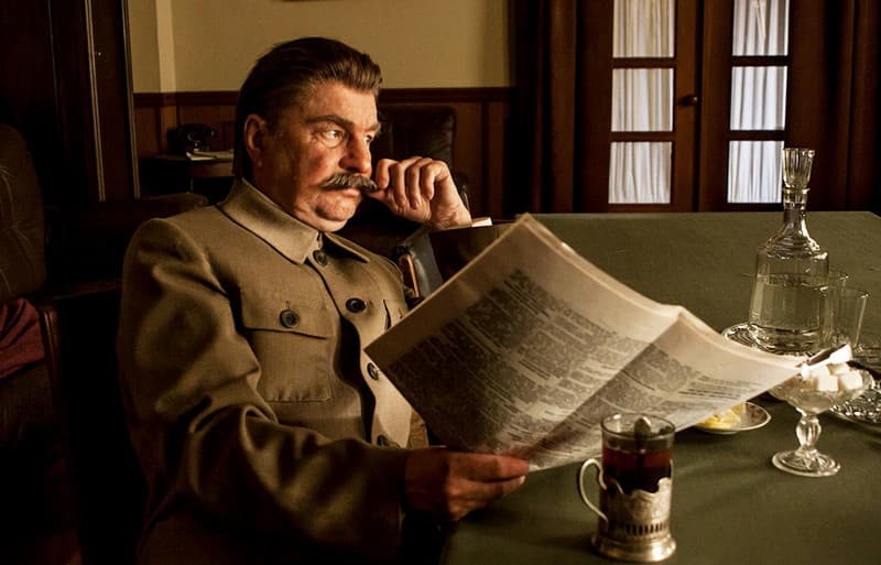 Сергей Колтаков в роли Иосифа Сталина (кадр из сериала «Светлана»)