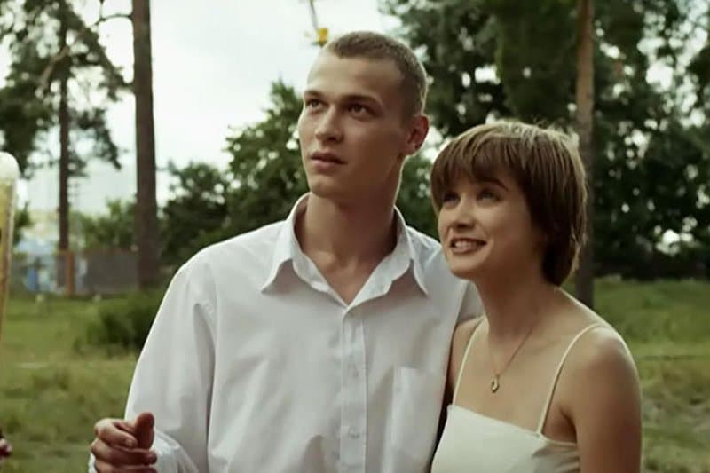 Юрий Борисов и Мария Поезжаева (кадр из сериала «Мотыльки»)
