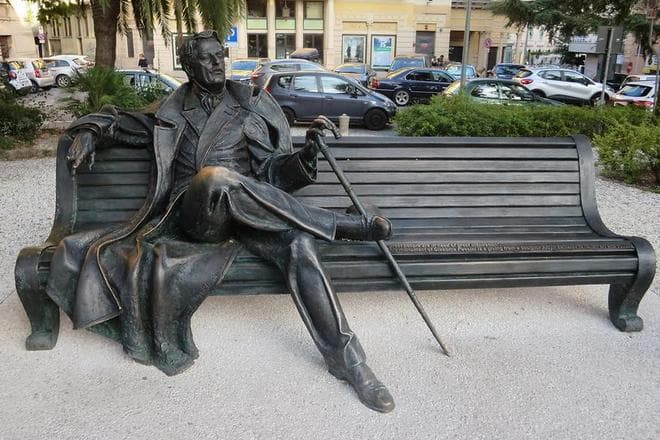 Памятник Джакомо Пуччини