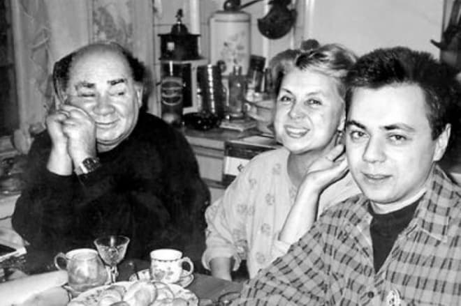 Евгений Леонов с семьей