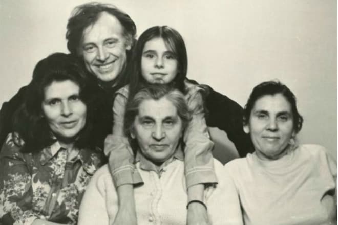 Иннокентий Смоктуновский с семьей