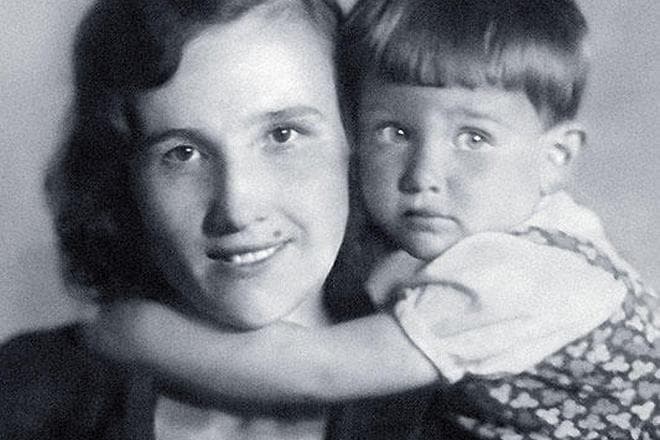 Инга Будкевич в детстве с мамой