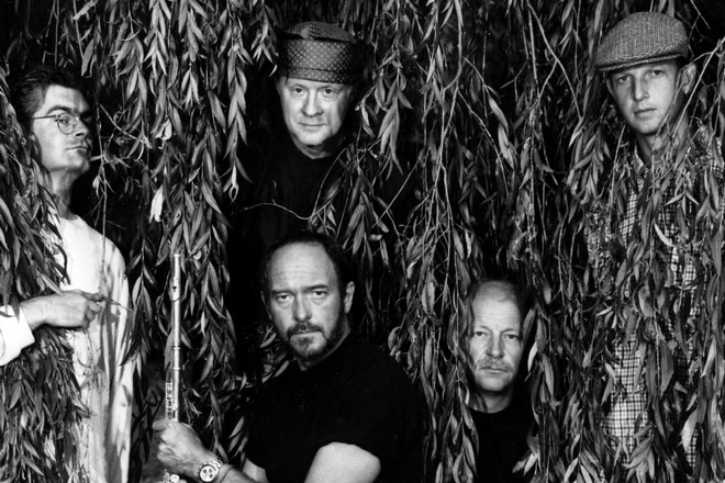 Группа Jethro Tull в 1996 году Группа Jethro Tull в 1996 году